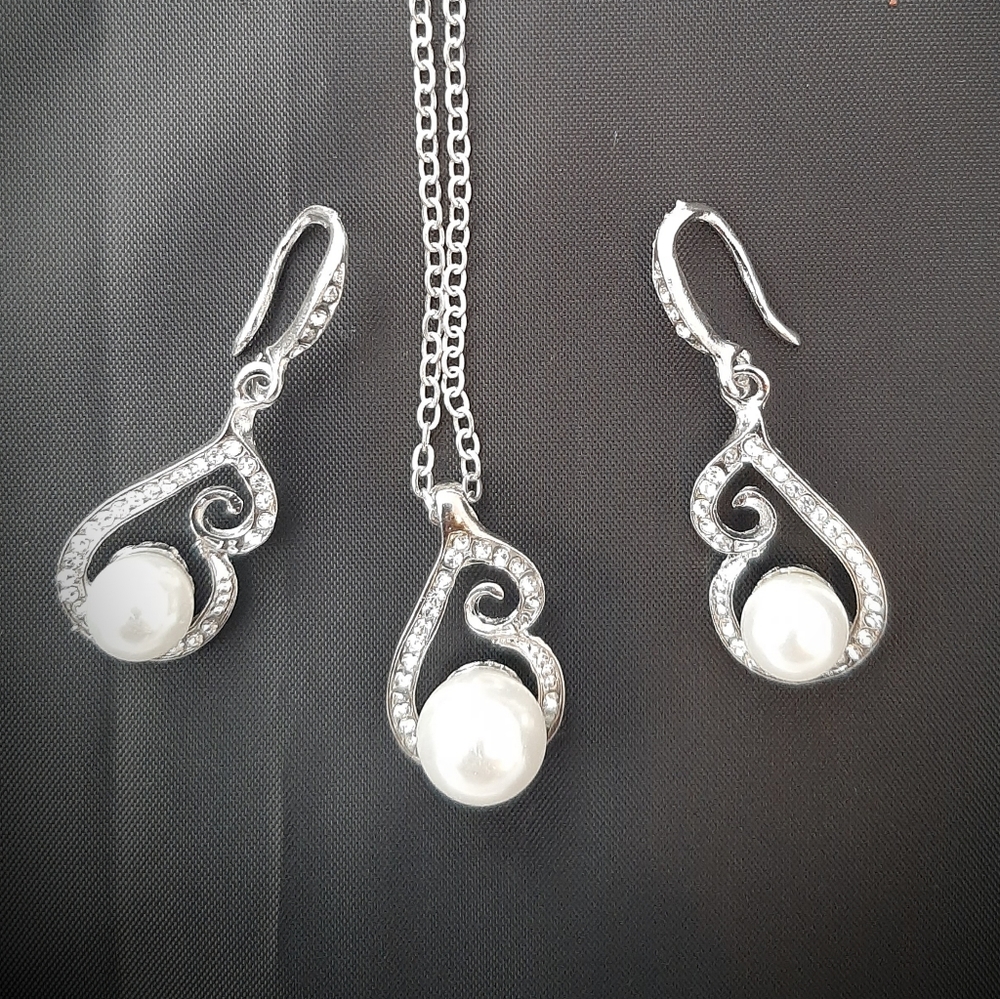 Silver tone necklace  and earrings